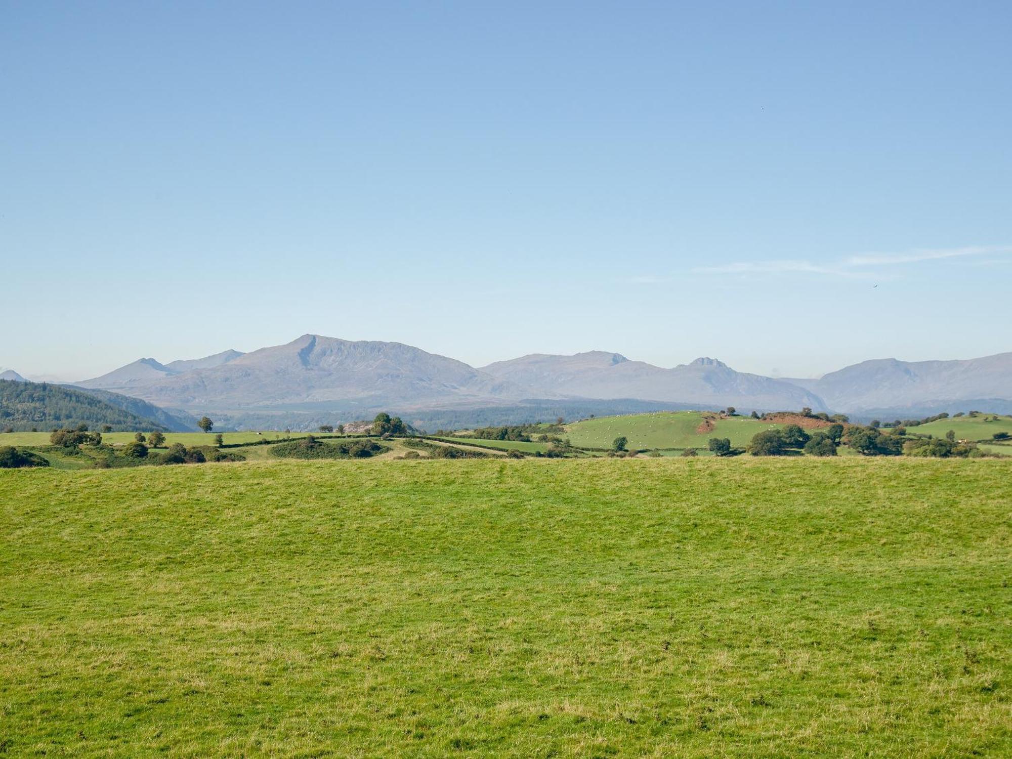 הוילה Capel Garmon Cefn Bach מראה חיצוני תמונה